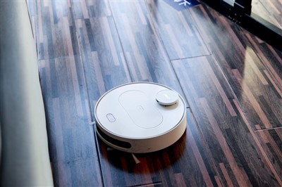 Kā lietot viedo robotu putekļsūcēju